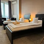 Modena 3*