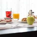 Modena Отель